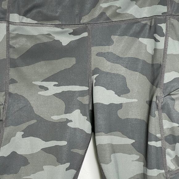 Athleta Women's Camouflage Leggings with Zip Pockets Size M - Picture 3 of 9